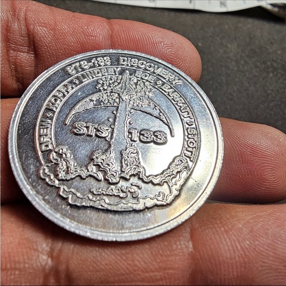 Sts-133 Discovery Space Shuttle Ssilver Tone Commemorative Token Coin Medal - Picture 7 of 9